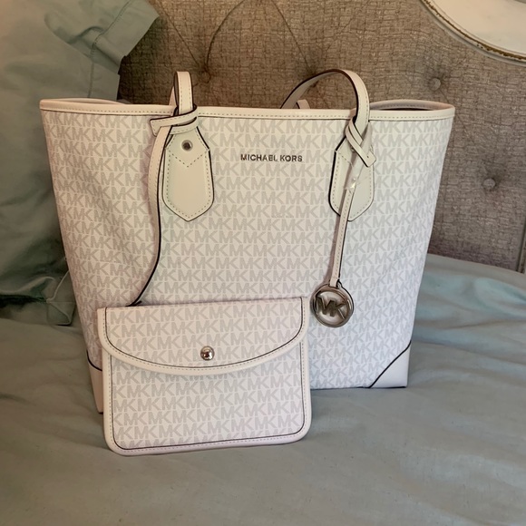 Michael Kors Handbags - Michael Kors purse